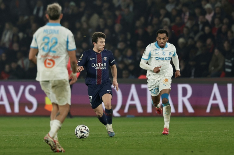 Joao Neves (en bleu) lors du PSG - OM